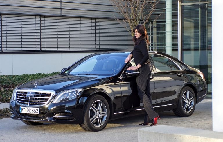 Luxury private chauffeur service in France and Europe